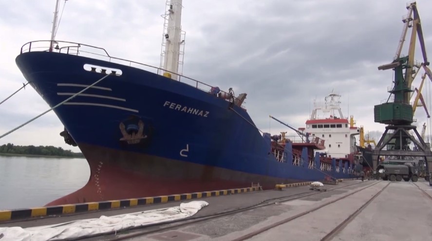 Российские военные доставили гуманитарку экипажу турецкого судна в Херсоне