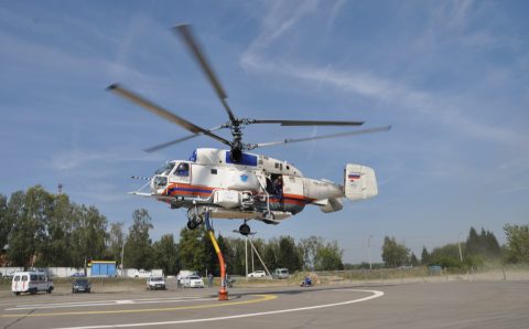 Вертолёт Ка-32 вызвали для тушения мусора на Каширском шоссе в Москве