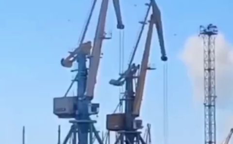 Источником мощных взрывов в районе морского порта Бердянска стали мины