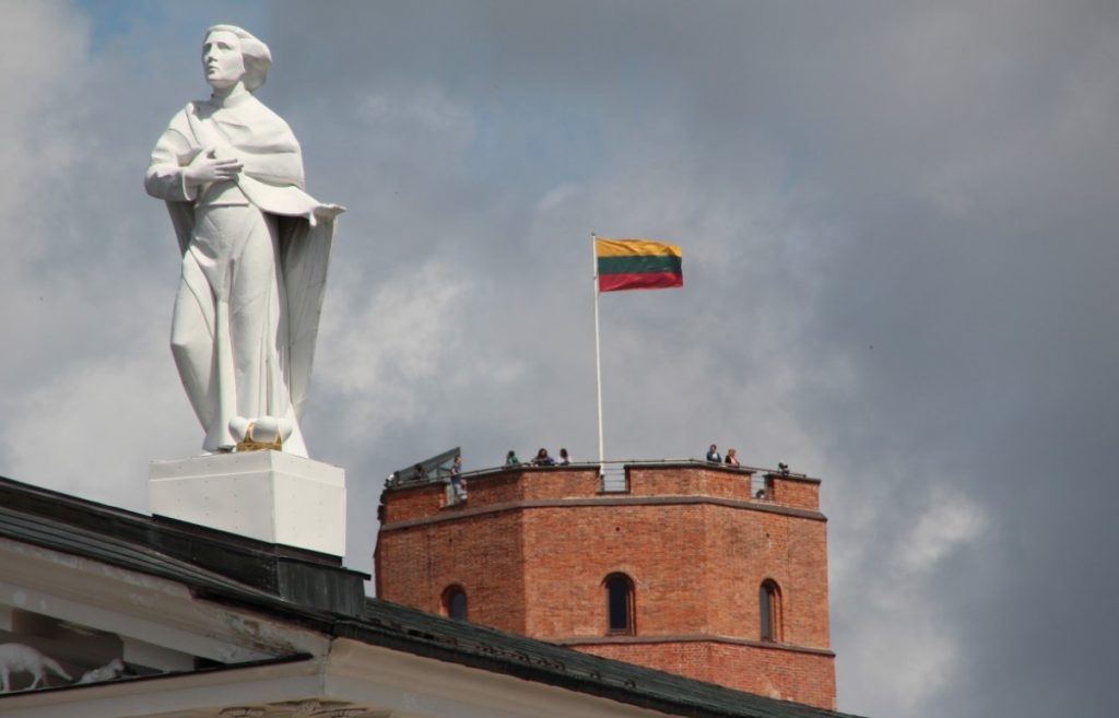 Власти Литвы требуют от РФ восстановить памятную доску епископу Рейнису