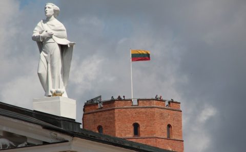 Власти Литвы требуют от РФ восстановить памятную доску епископу Рейнису