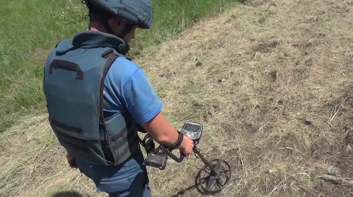 Российские сапёры применили робототехнику при разминировании Донбасса
