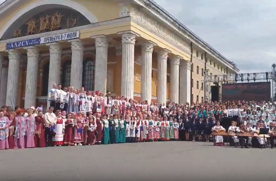 Две тысячи хористов исполнили гимны России и Карелии в Петрозаводске