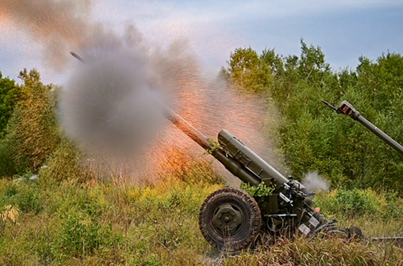 Украинские военные при отступлении бросают американские гаубицы М777