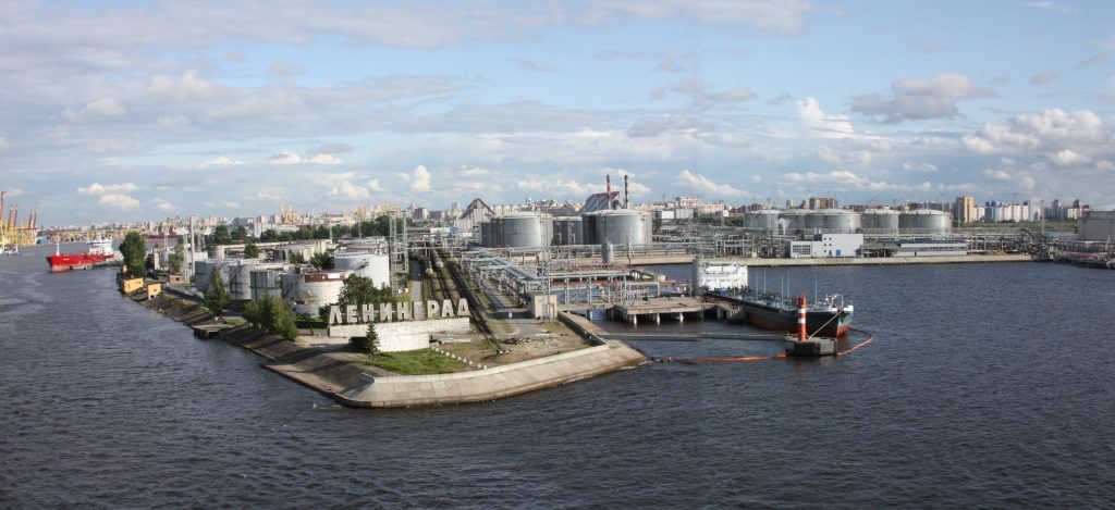 Губернаторская «помощь» петербургским стивидорам может оказаться прикрытием для захвата земель портов