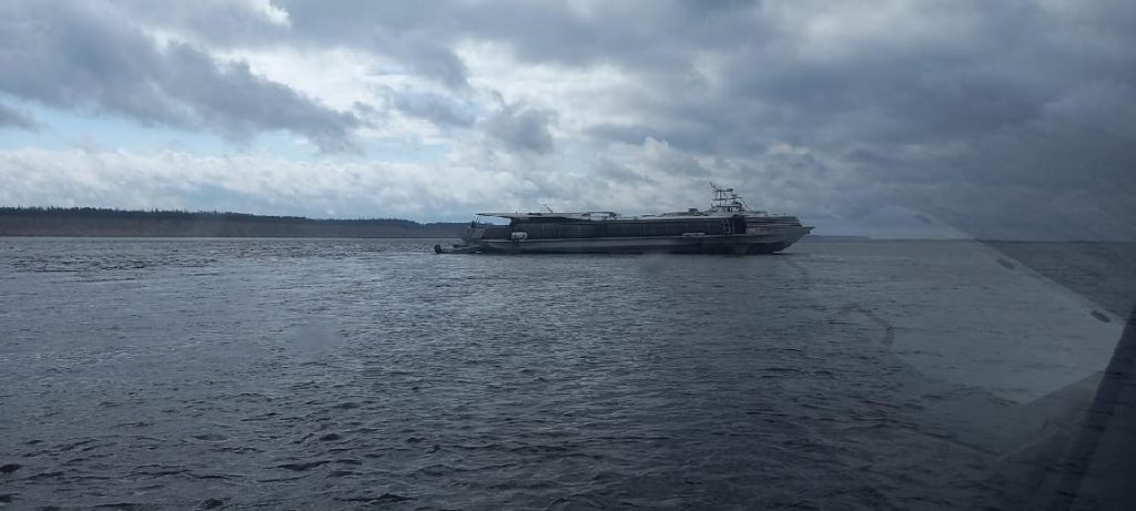 Семеро человек пострадали при посадке теплохода на мель в Якутии