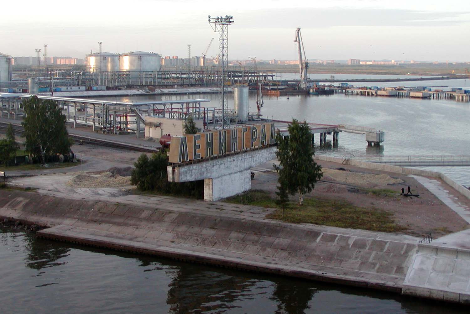 Смольный пытается вырвать из рук федералов Большой порт Санкт-Петербург и отдать под застройку недвижимостью