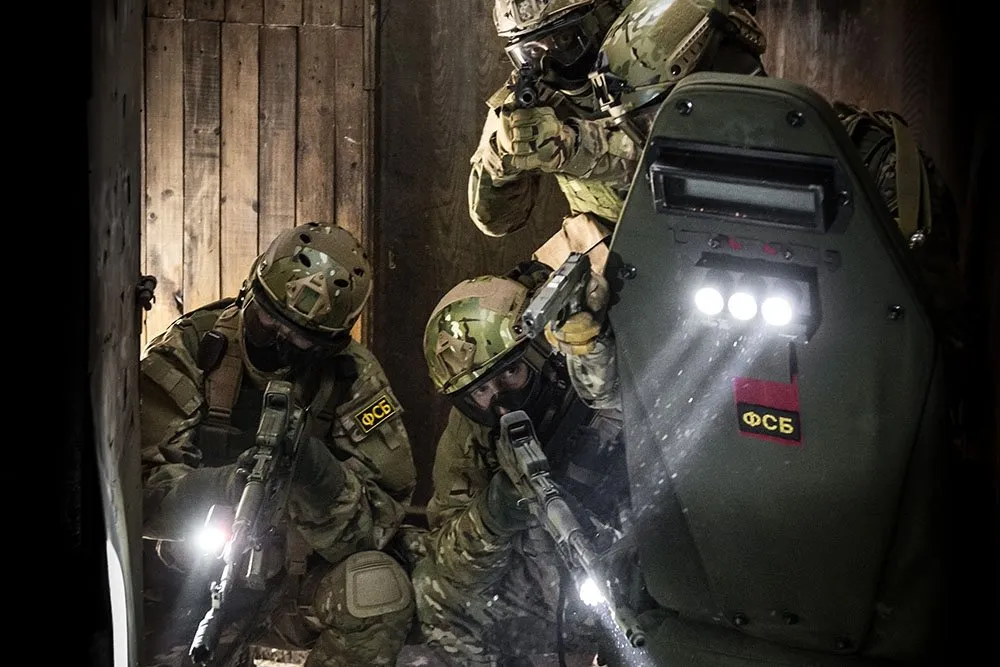 Вооружённых гранатами членов «Исламского государства»* задержали в Карачаево-Черкесии