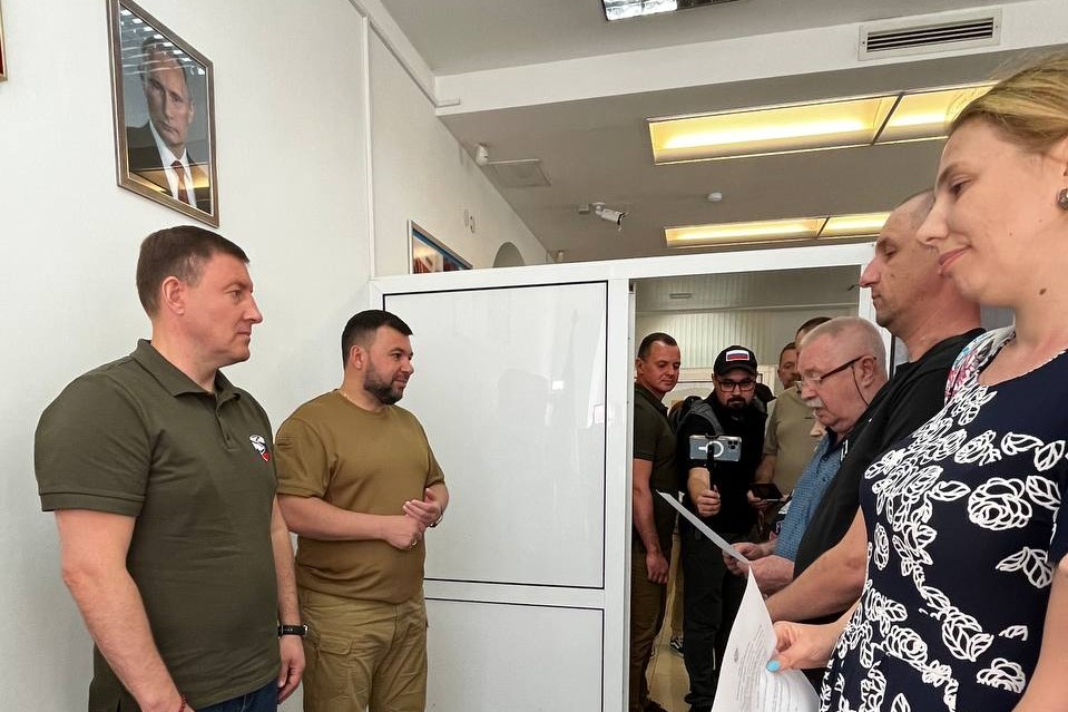 В Донецке заработали пункты выдачи российских паспортов