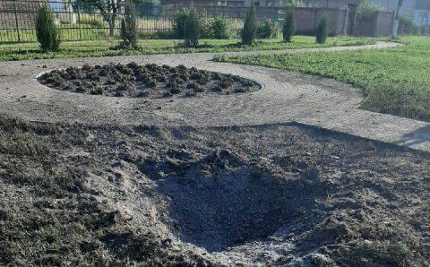 Около десяти прилетов зафиксировано по поселку в Курской области, сообщают власти