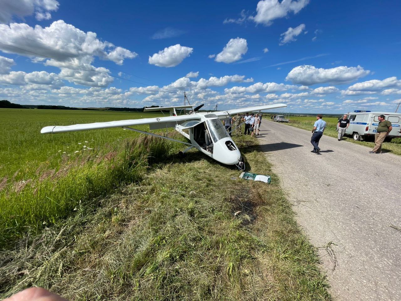 Легкомоторный самолет Бекас совершил жесткую посадку в Рязанской области