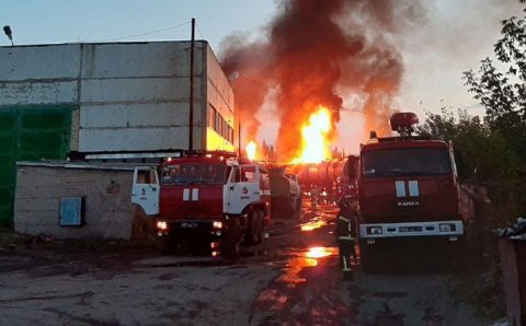 Нефтебаза воспламенилась в Донецке после артудара со стороны ВСУ