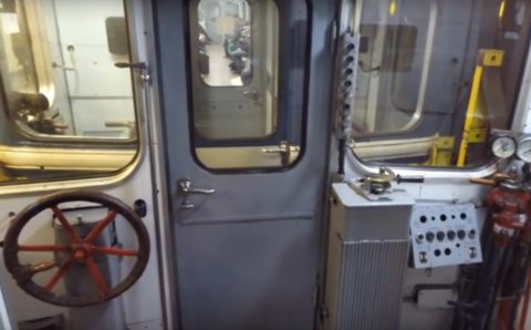 Власти Петербурга не успевают обновлять опасные изношенные вагоны в метро