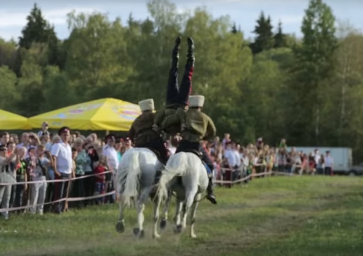 Оренбургские казаки провели фестиваль «Станица», пока их товарищи сражаются в Донбассе
