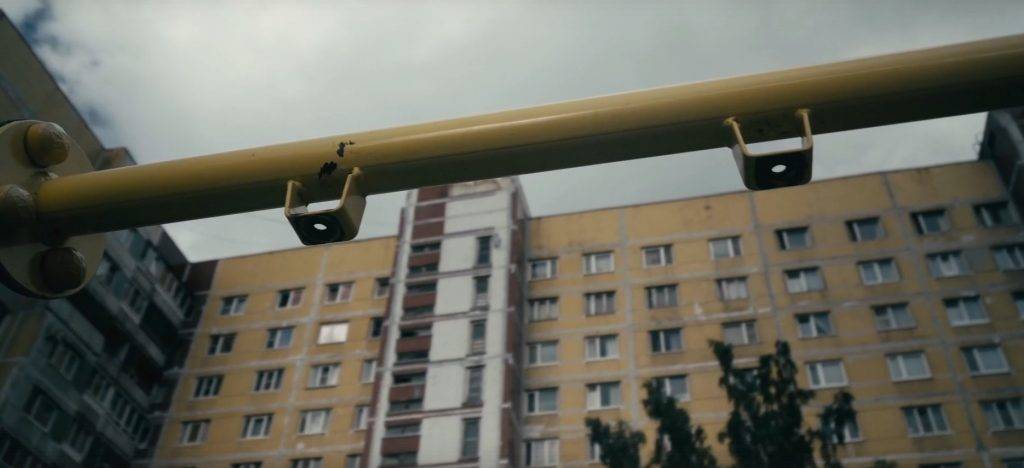С железными штырями и сломанными ступеньками: родители Петербурга отмечают ухудшение состояния детских площадок