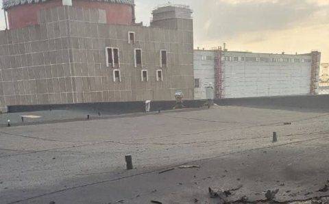 Украинские артиллерийские снаряды разорвались рядом с энергоблоками ЗАЭС