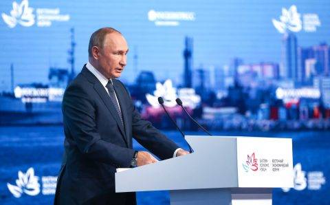 Путин: РФ не будет поставлять энергоресурсы странам, ограничивающим цены на нефть