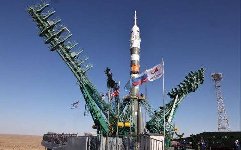 Ракету с кораблем «Циолковский» вывезли на стартовый комплекс Байконура