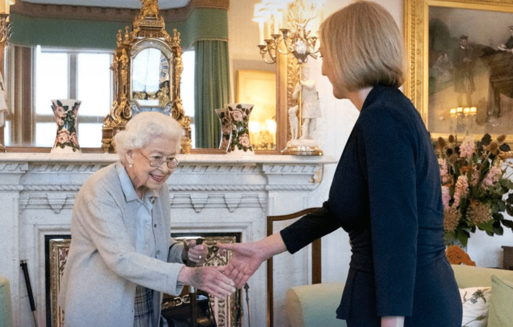 Королева Британии попросила нового премьер-министра сформировать правительство