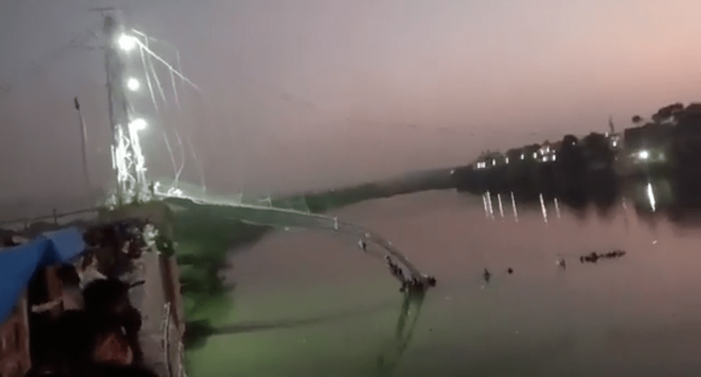 Путин выразил соболезнования из-за гибели более 130 человек при обрушении моста в Индии