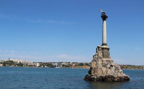 Обломки сбитого над Севастополем беспилотника упали на жилой дом