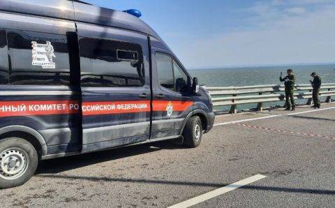 Во взрыве на Крымском мосту погибли по крайней мере трое человек, заявили в СК РФ