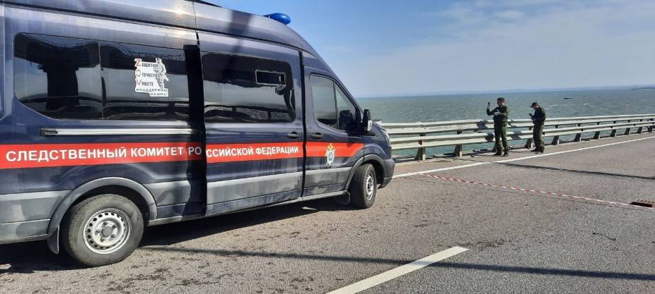 Во взрыве на Крымском мосту погибли по крайней мере трое человек, заявили в СК РФ