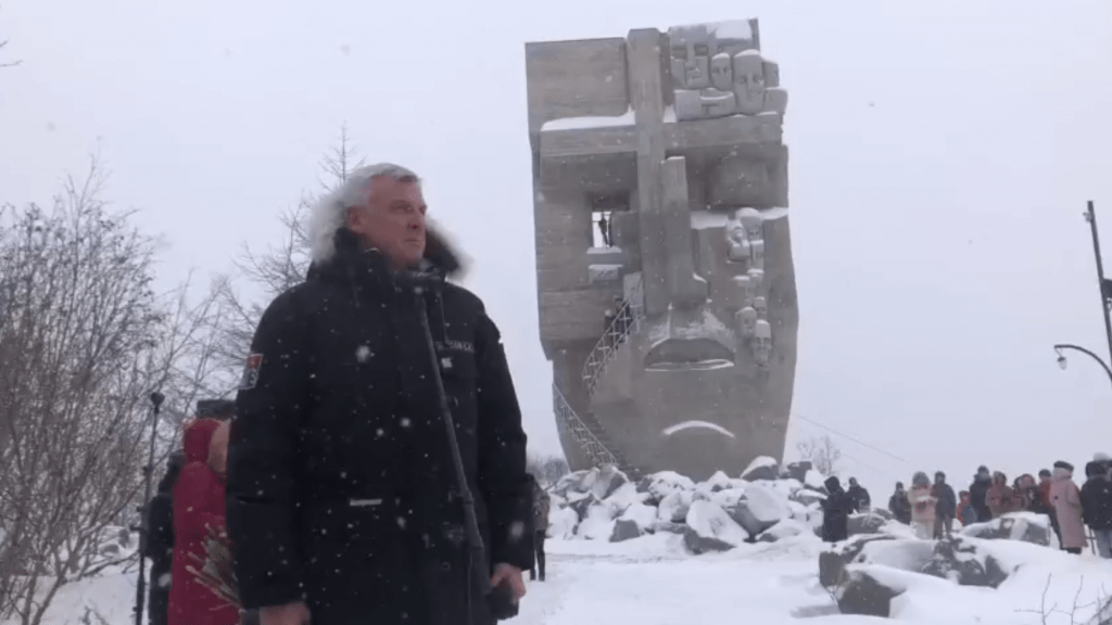 Монумент «Маска Скорби» в Магадане снова открыли в честь Дня памяти жертв репрессий