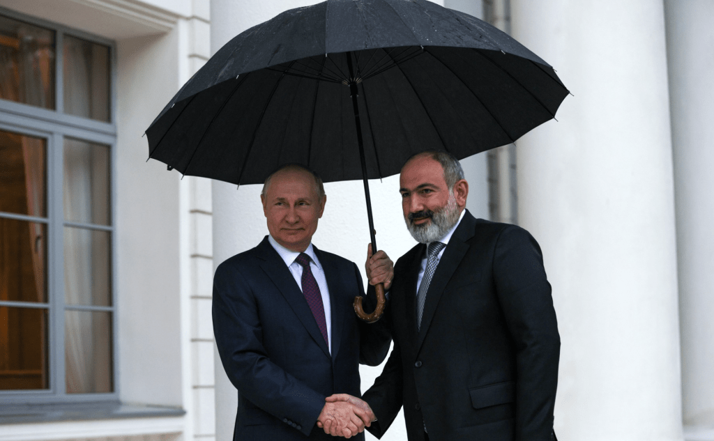 Владимир Путин провел встречу с премьером Армении Николом Пашиняном