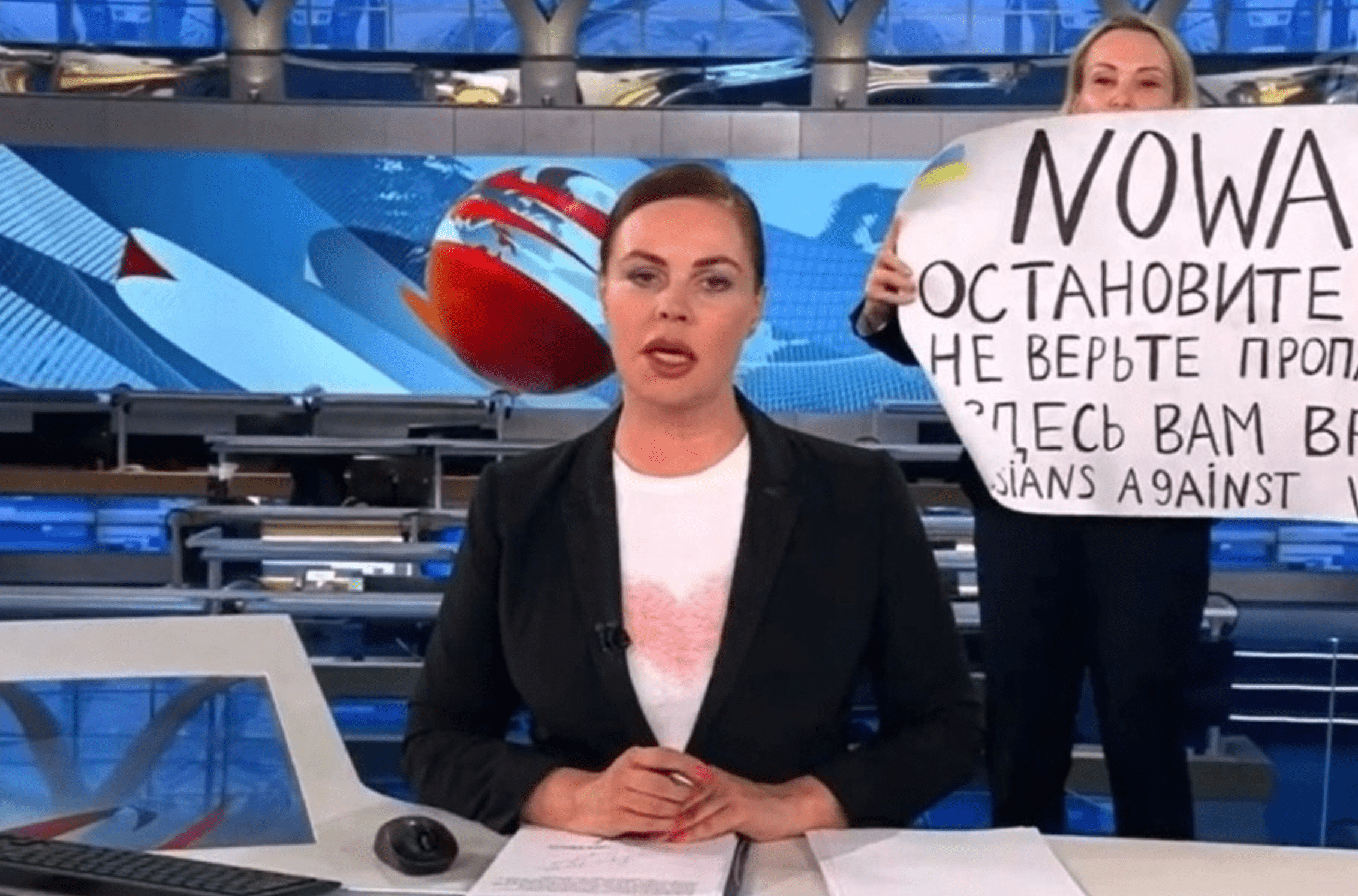 МВД России объявило в розыск экс-редактора «Первого канала» Овсянникову