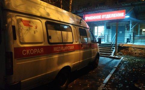 Три человека оказались в реанимации после крушения вертолёта Ми-2 в Костромской области