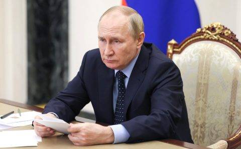 Путин: Единое детское пособие начнут выплачивать в следующем году