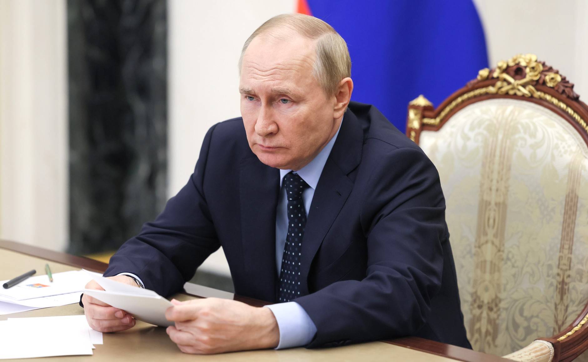 Путин: Единое детское пособие начнут выплачивать в следующем году