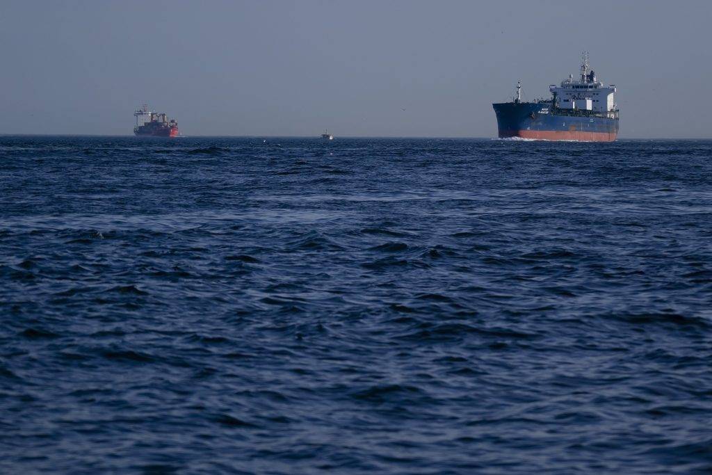 Направляющийся в Стамбул сухогруз с зерном сел на мель в Мраморном море