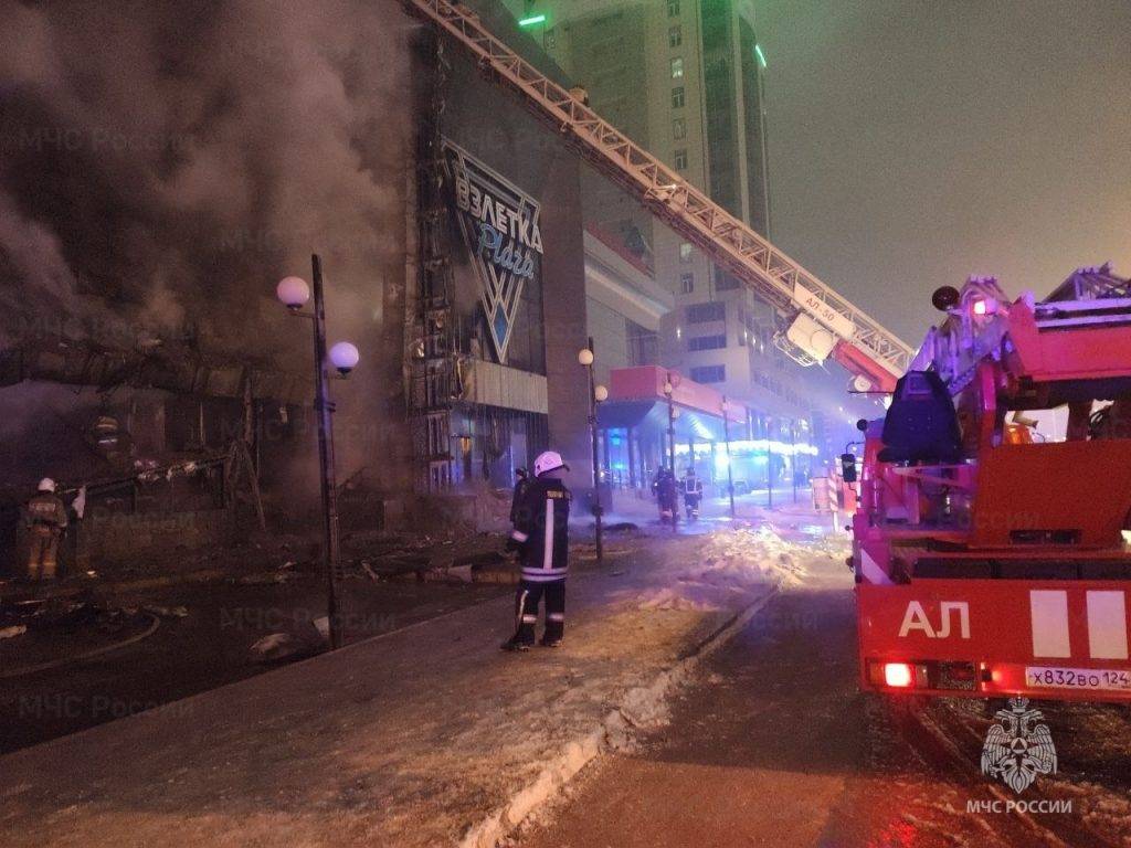 В красноярском торговом центре «Взлетка Plaza» потушен пожар