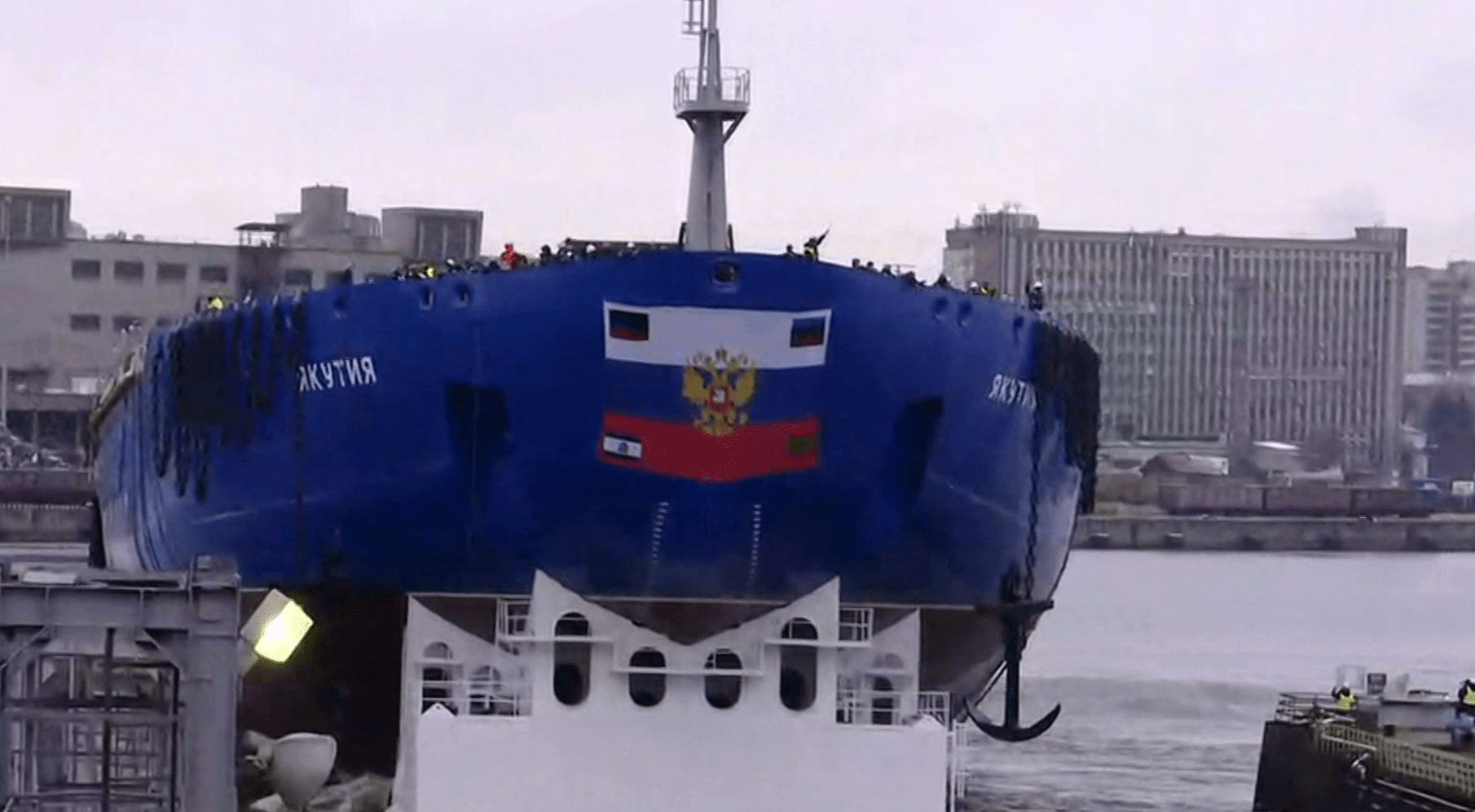 Крупнейший в мире атомный ледокол «Якутия» спустили на воду