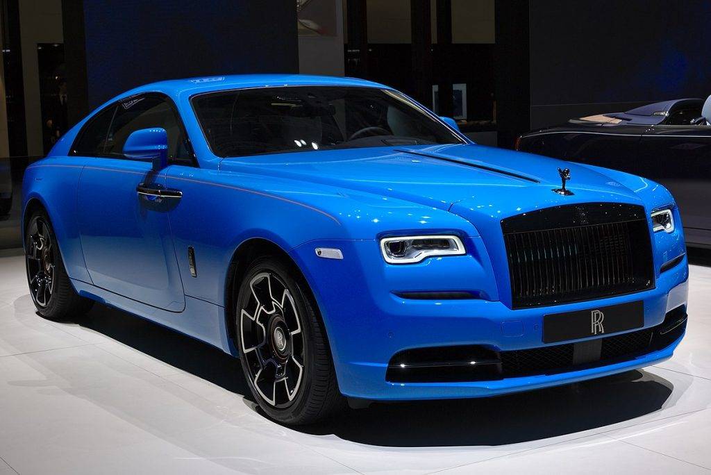 Телеграм-каналы сообщают об аварии с участием Rolls-Royse на Пулковском шоссе Санкт-Петербурга