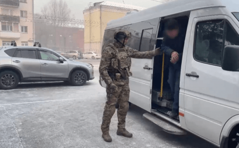 ФСБ задержала мужчину, склонявшего мобилизованных к передаче российской боевой техники ВСУ