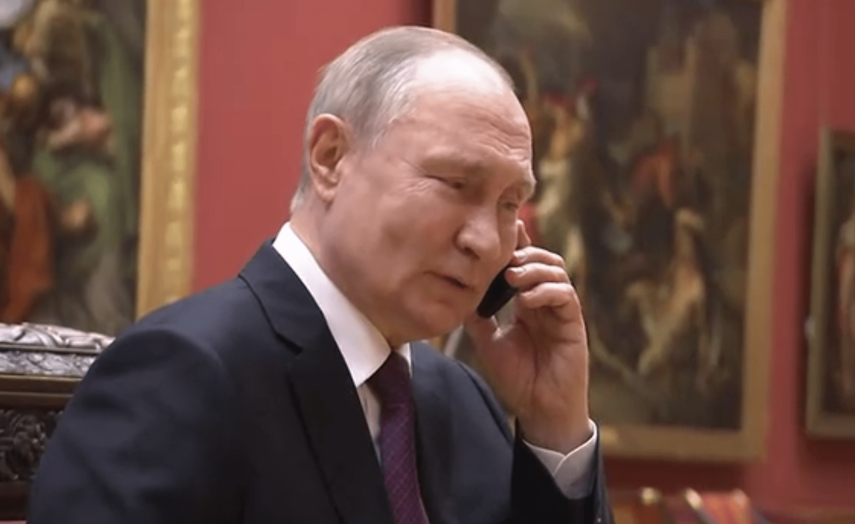 Владимир Путин поговорил по телефону с девочкой из Запорожской области и попросил прислать огурцы