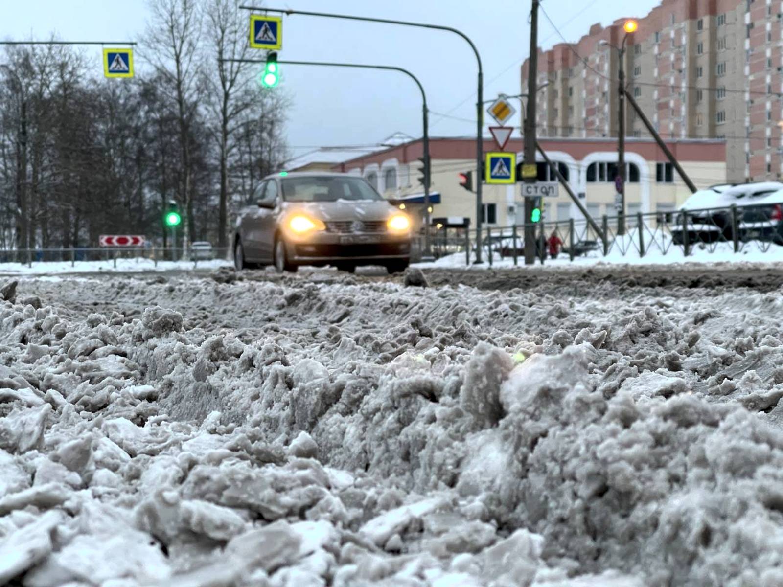 Коммунальные службы не смогли очистить Петербург от снега перед Новым годом — СМИ