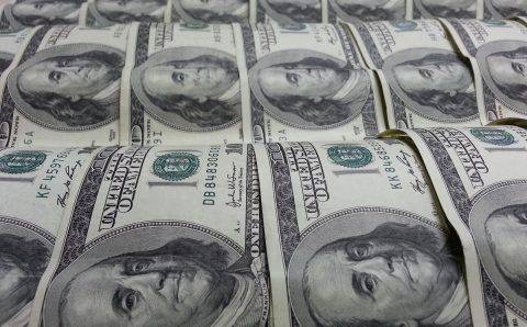 Биржевой курс доллара перевалил за 70 рублей впервые за последние семь месяцев