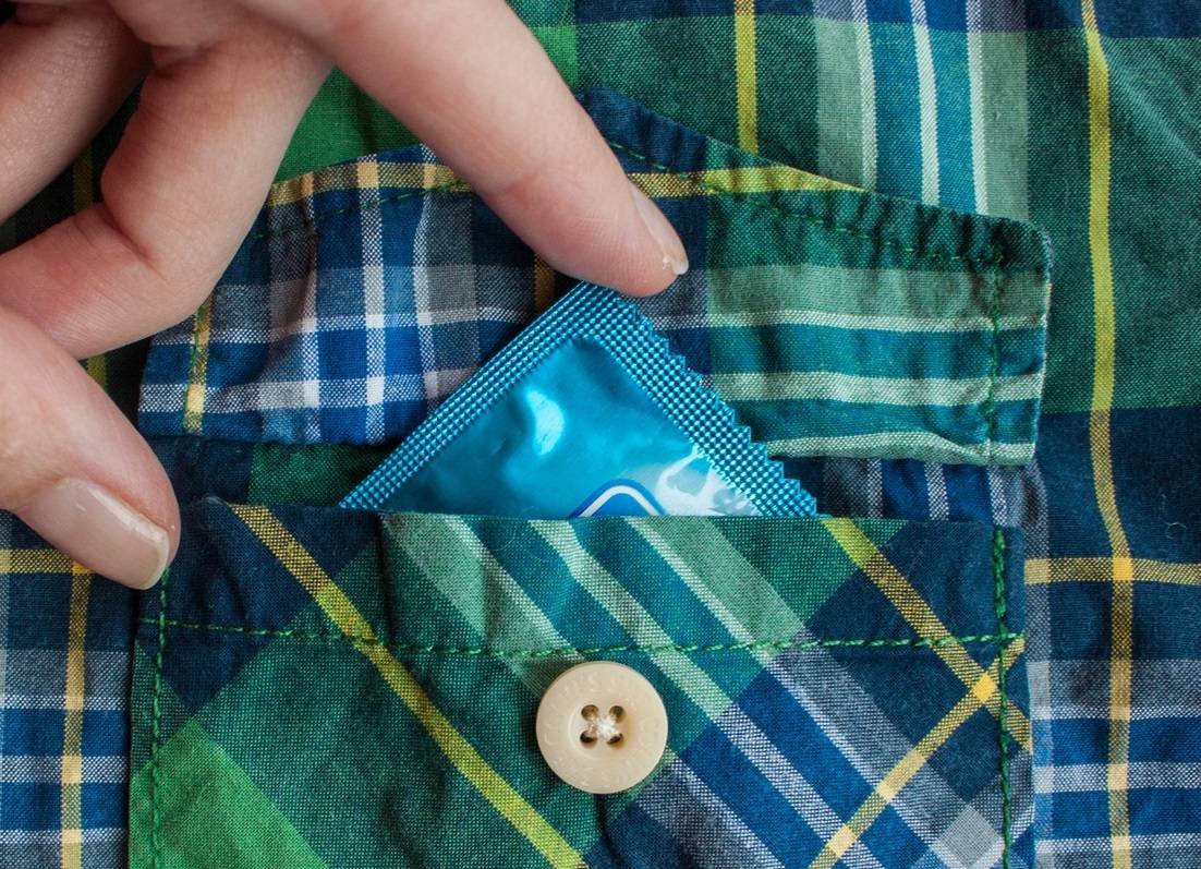 Франция сделает бесплатными аптечные презервативы для молодежи из-за роста ЗППП