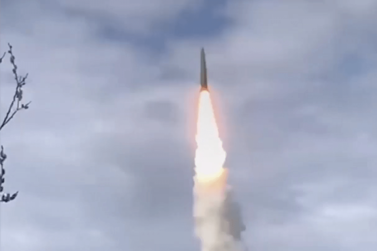 Минобороны России показало видео пуска ракеты «Искандера» по инфраструктуре ВСУ