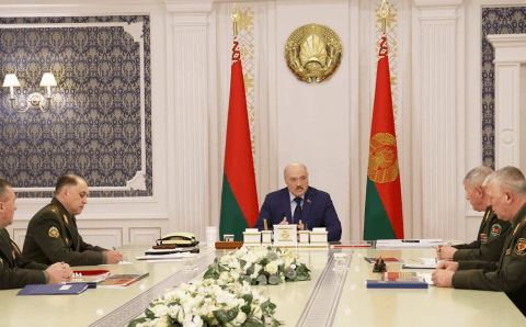 Лукашенко: обстановка вокруг Белоруссии в 2023 году стала непростой, как никогда ранее