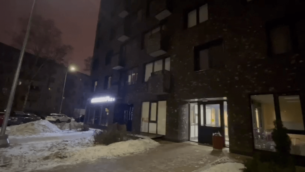 На севере Москвы мужчина зарезал себя и свою семью при свидетелях