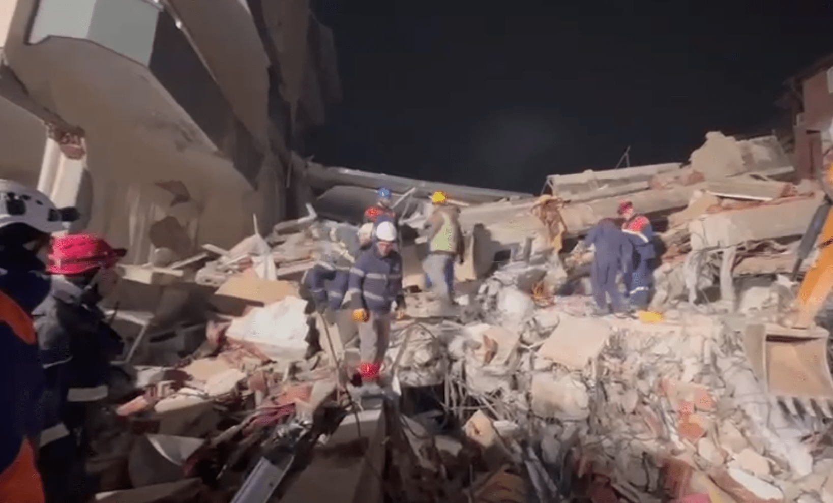 Тела двоих пропавших при землетрясении россиян извлекли из под завалов в турецком Хатае