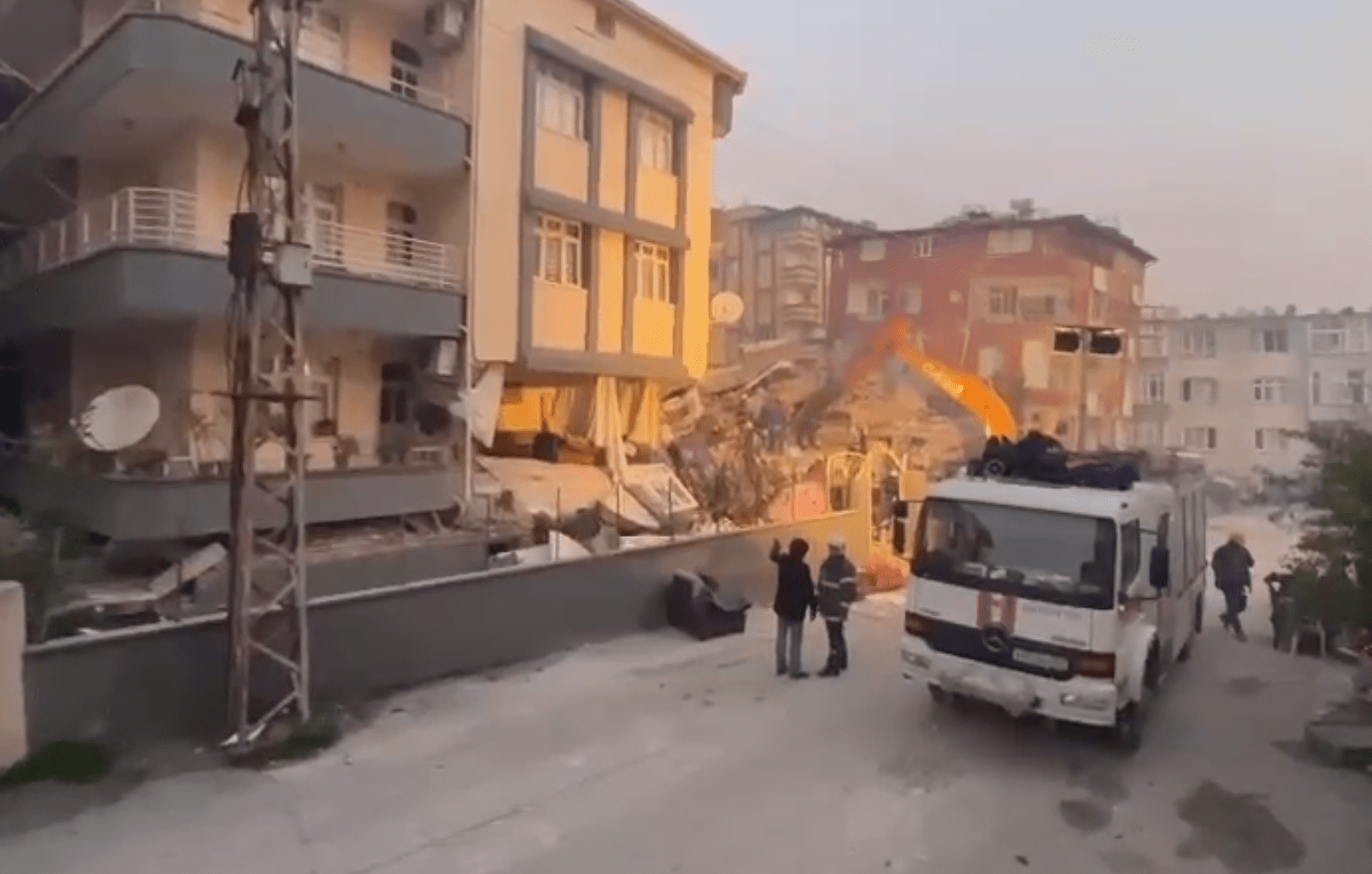 Число погибших при землетрясениях в Турции превысило 19 тысяч