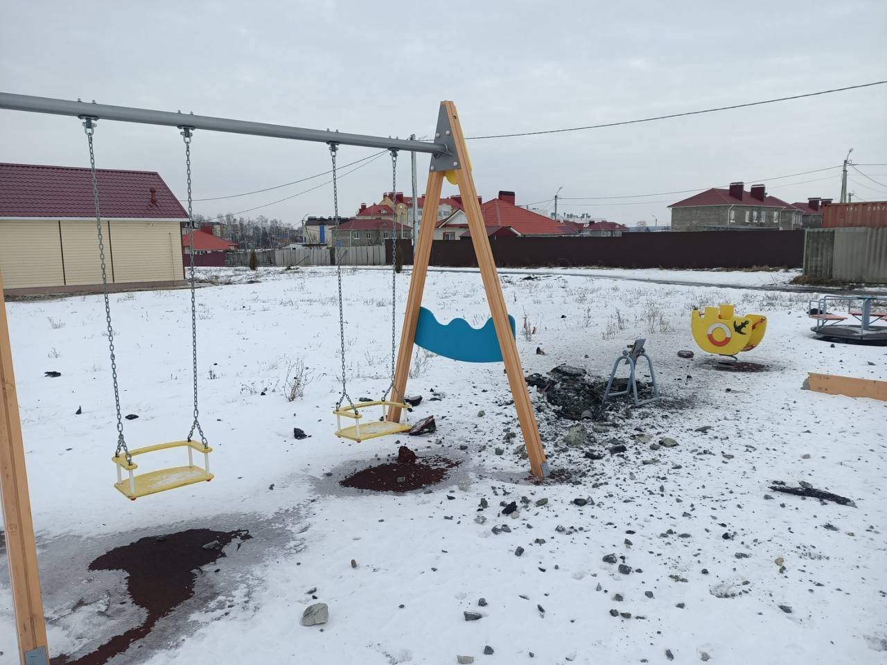 Украинский снаряд упал на детскую площадку в Белгородской области