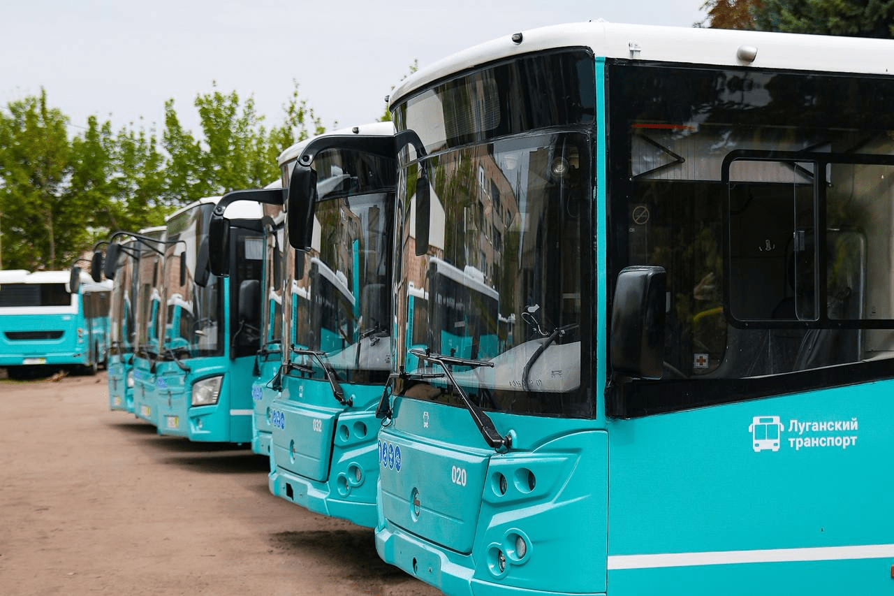 Луганск получил низкопольные автобусы с кондиционерами из Москвы