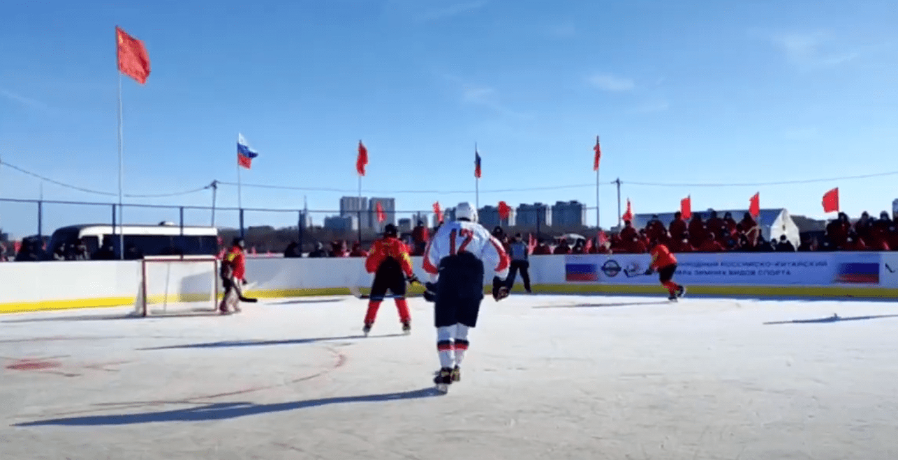 На Амуре завершились российско-китайские соревнования по хоккею на границе